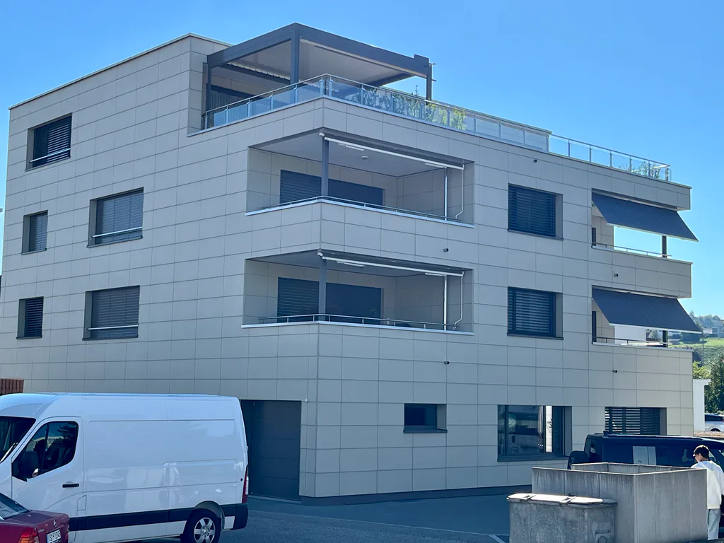 Moderne 4.5 Zimmer-Attika-Wohnung mit grosser Terrasse