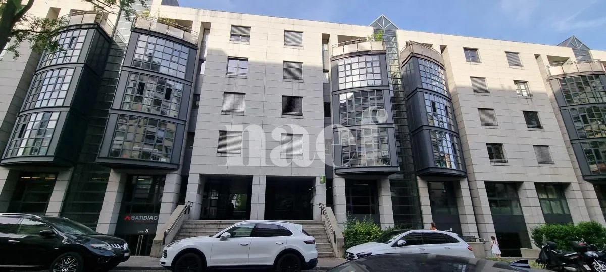 Offices of approximately 200 m² for rent near Eaux-Vives train station