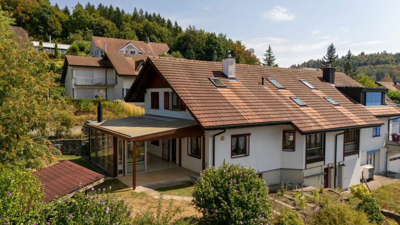 Charming and spacious semi-detached house in a well-maintained location
