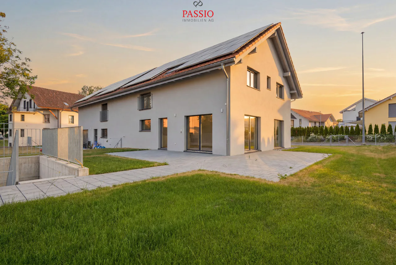 Maison jumelée exclusive de 6,5 pièces avec jardin spacieux