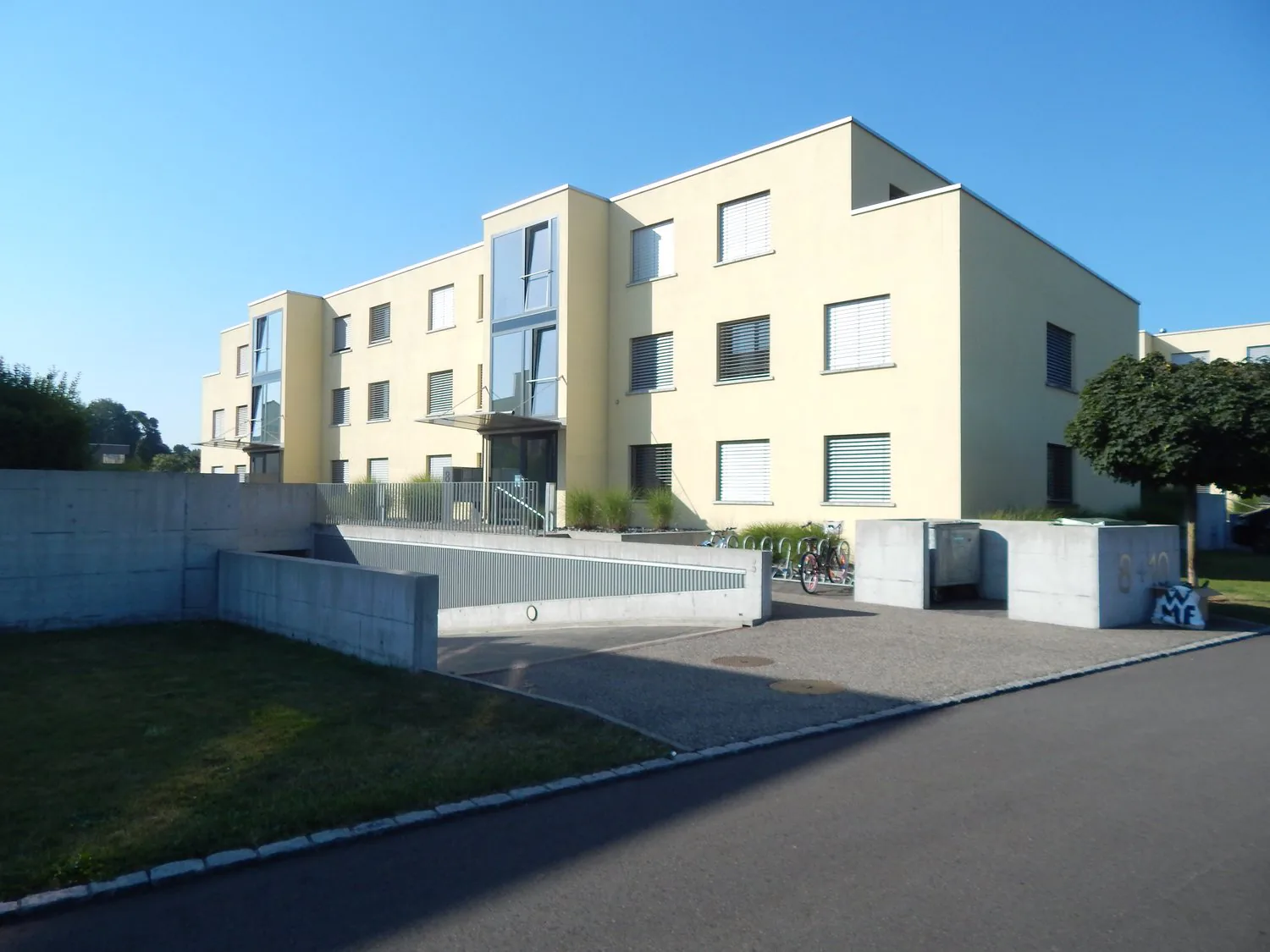 Parkplatz gesucht? Einstellhallenplatz ab sofort frei!