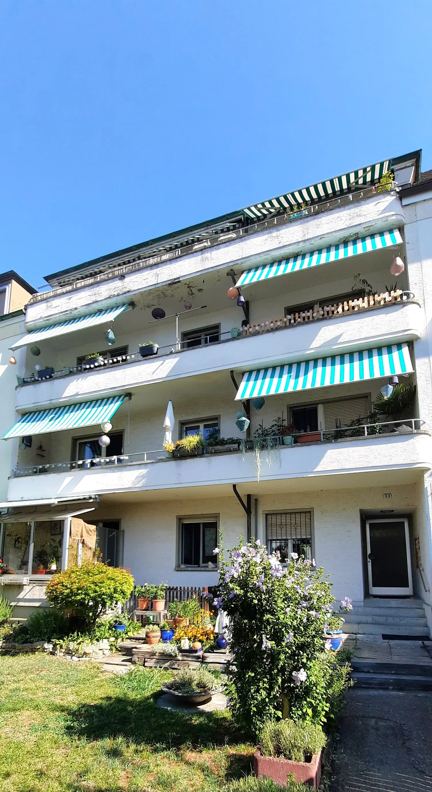 Apartment building with 4 apartments in Solothurn – rental property