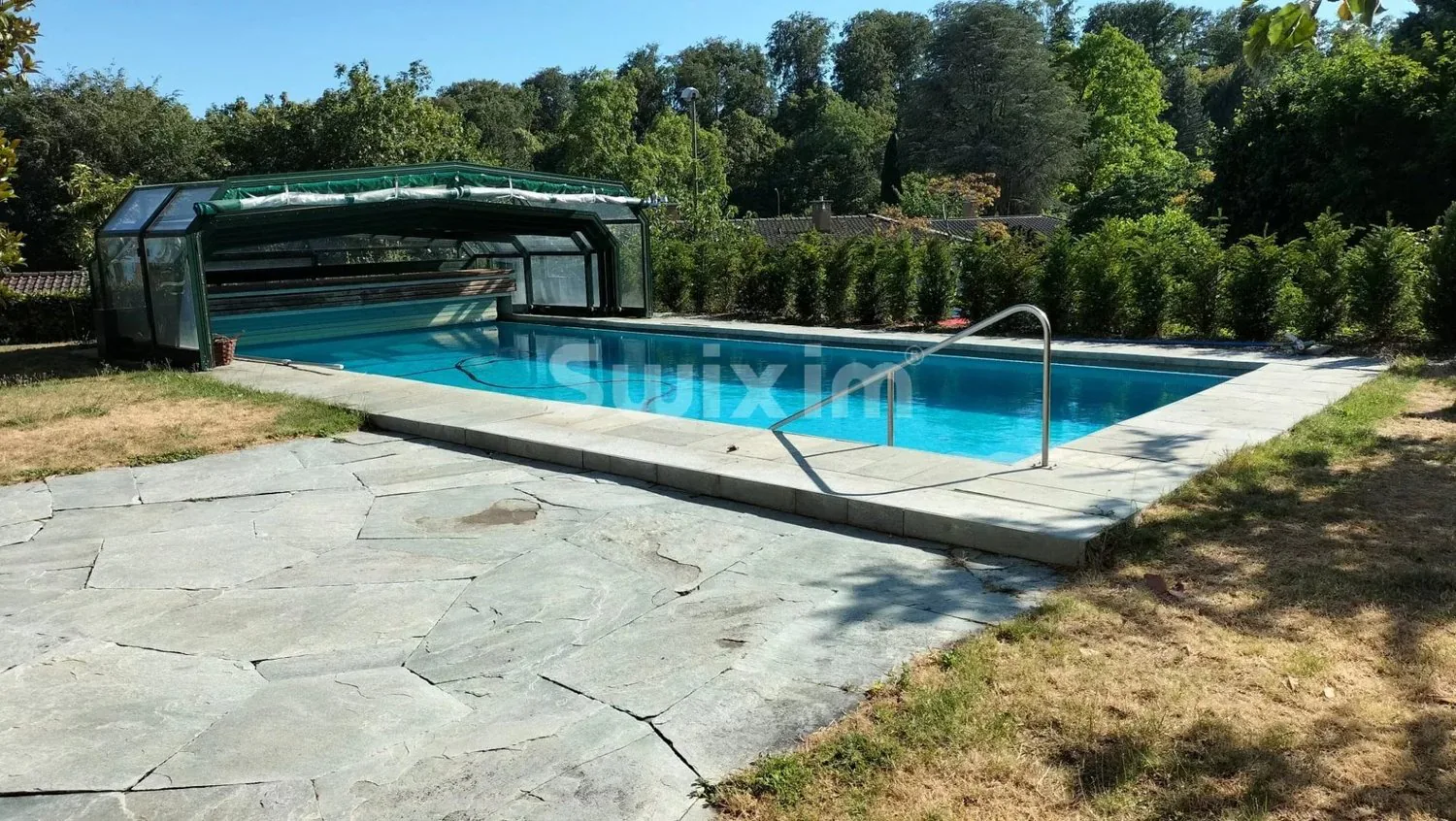 Villa-Wohnung mit Pool und Seeblick
