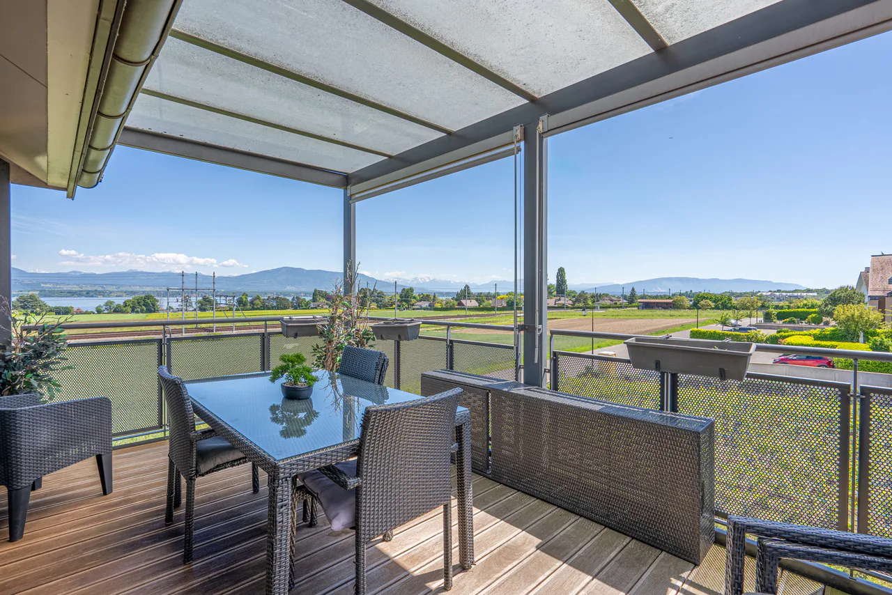 OFF MARKET ! Duplex d'exception avec vue sur le lac