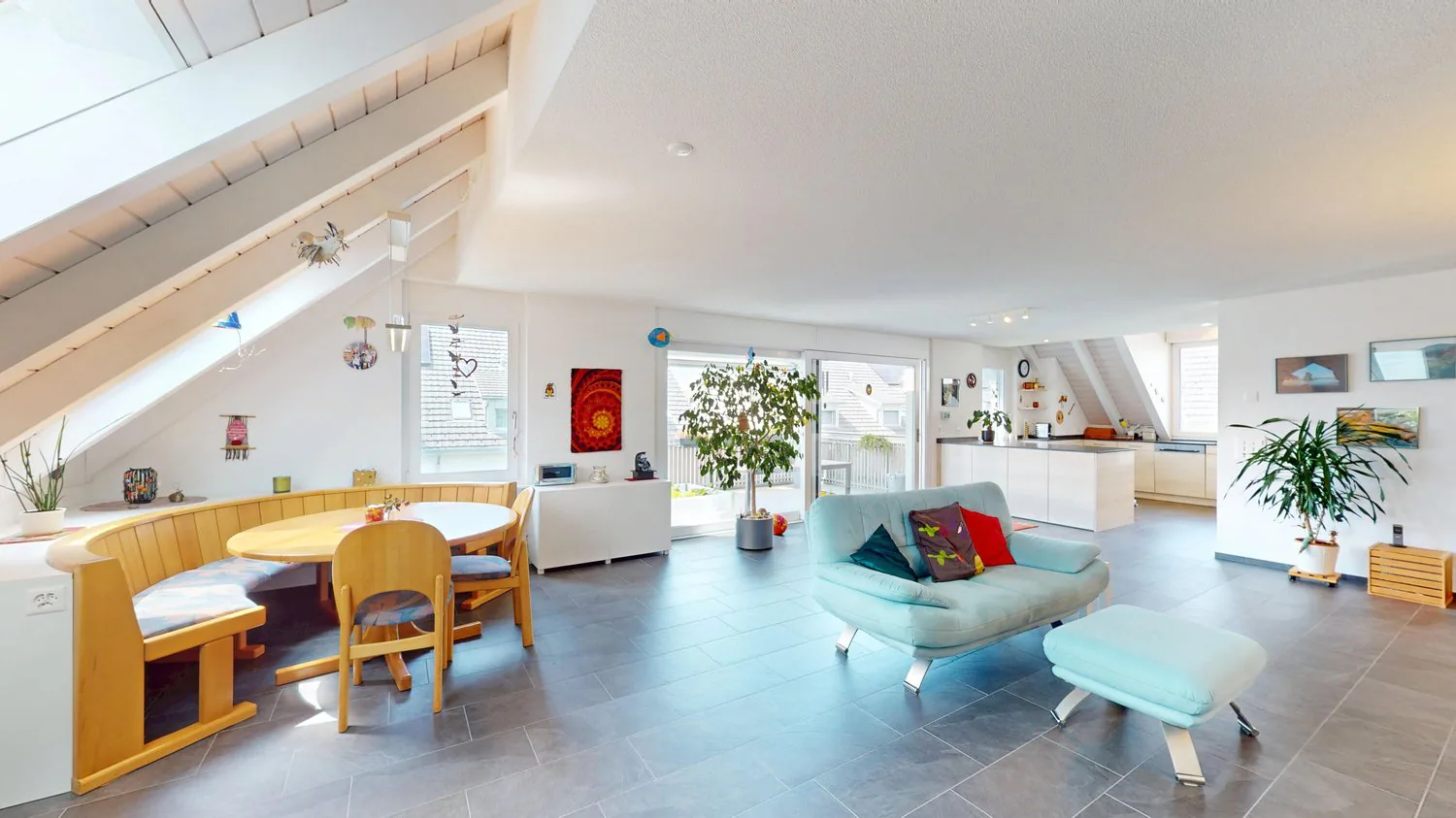 Maisonette attica attraente di 5½ locali in posizione centrale con ambiente familiare
