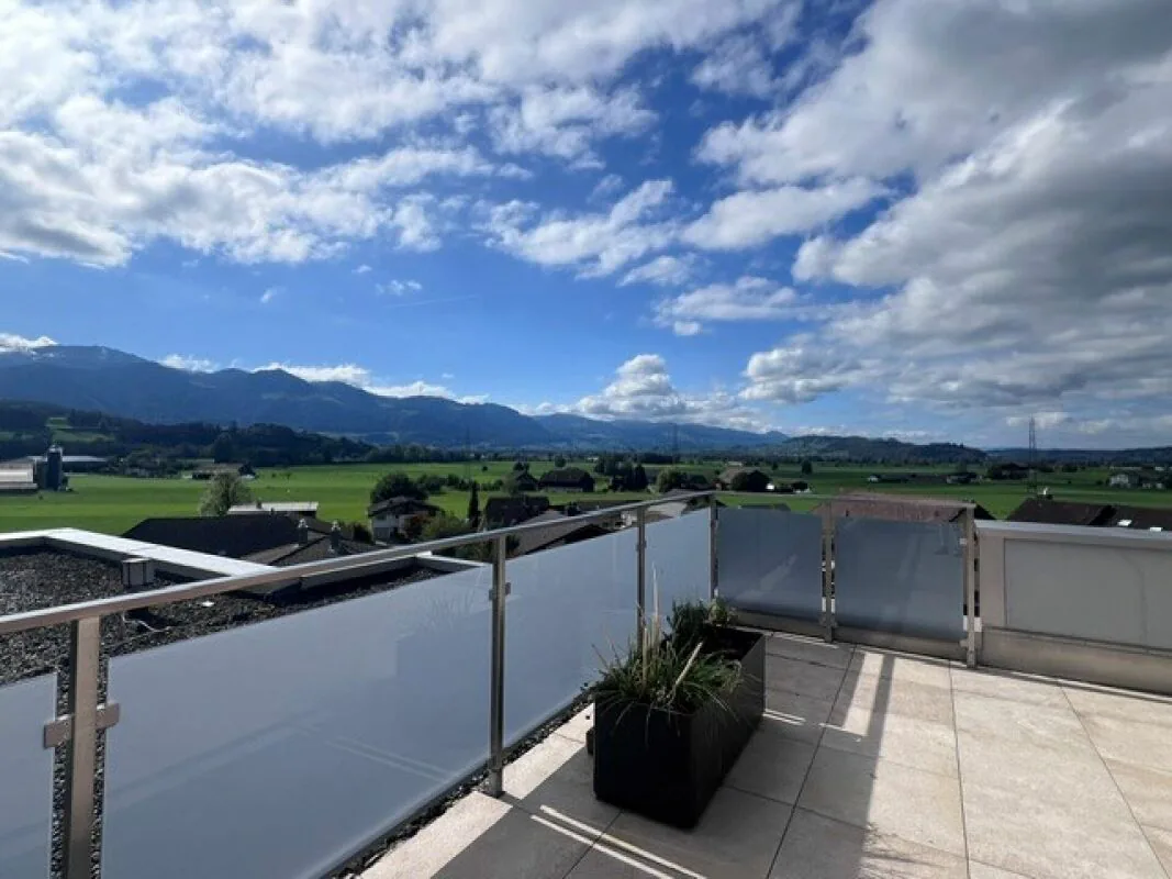 Traumhafte 5.5-Zimmerwohung mit grosszügigem Grundriss und Terrasse sucht Sie!
