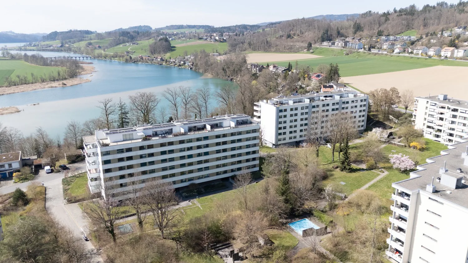 Appartement d'angle moderne avec style et vue dégagée