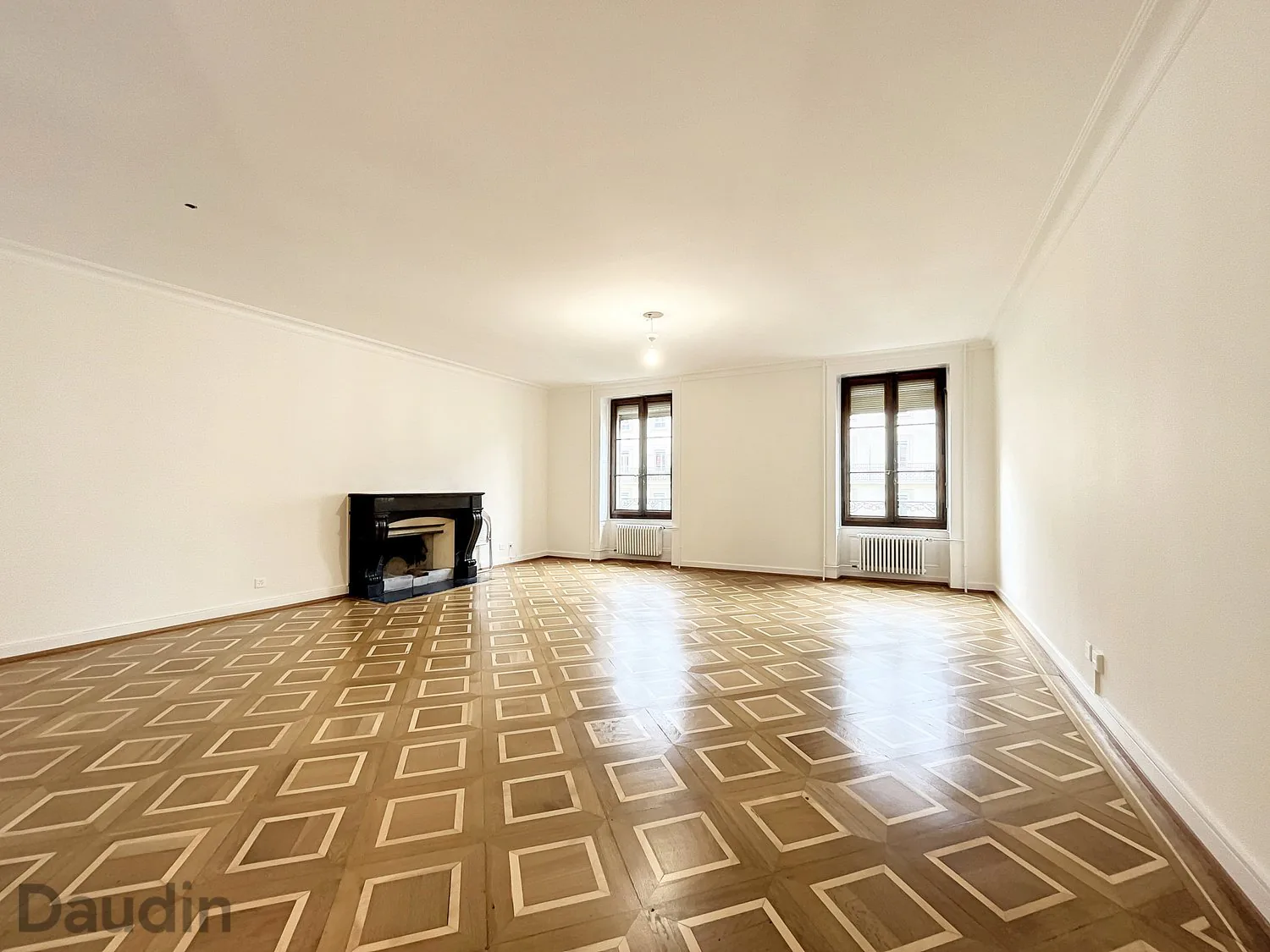 Wohnung mit 6 Zimmern im Viertel Philosophes-Bastions