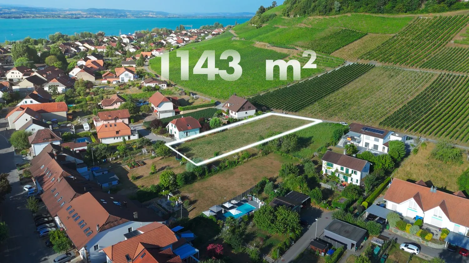 Bauland-Rarität zwischen Weinbergen, See und Broye-Kanal | Rare parcelle à bâtir entre vignobles, lac et canal de la Broye