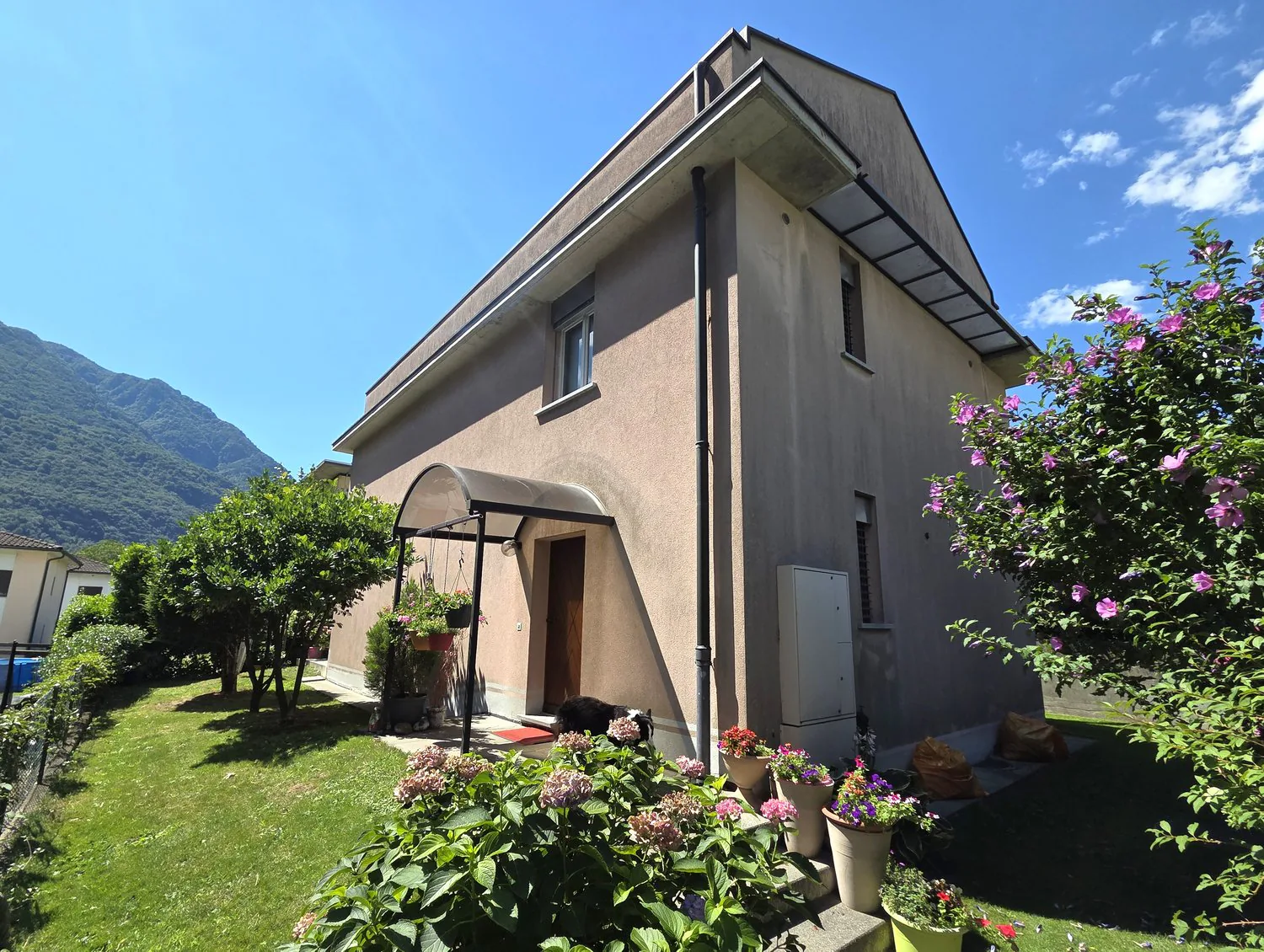 Maison unifamiliale spacieuse de 6 pièces à Gorduno