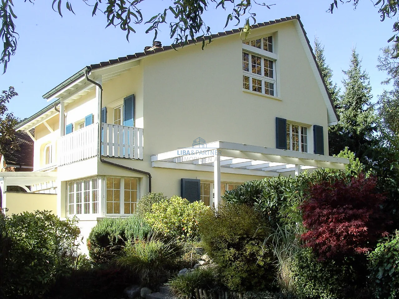 Casa a schiera attraente con giardino idillico a Bottmingen