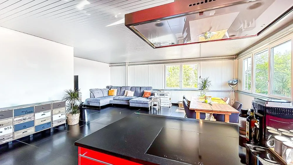 Appartement spacieux 4.5 pièces avec double garage et grande terrasse sur le toit