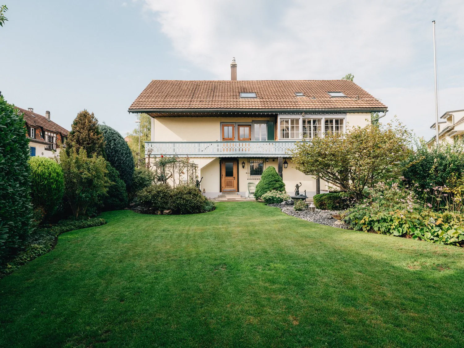 Characterful 12-room residential house in an ideal location in Bern