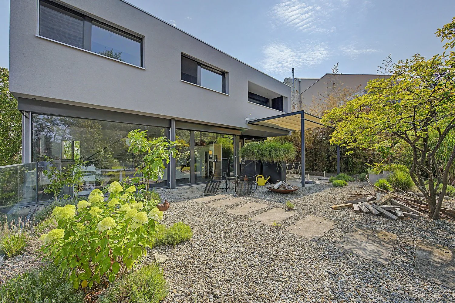 Architecture meets nature - spacious single-family house with annex