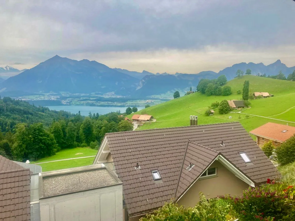 Grosse 2.5-Zimmer-Wohnung mit See und Bergblick in Heiligenschwendi