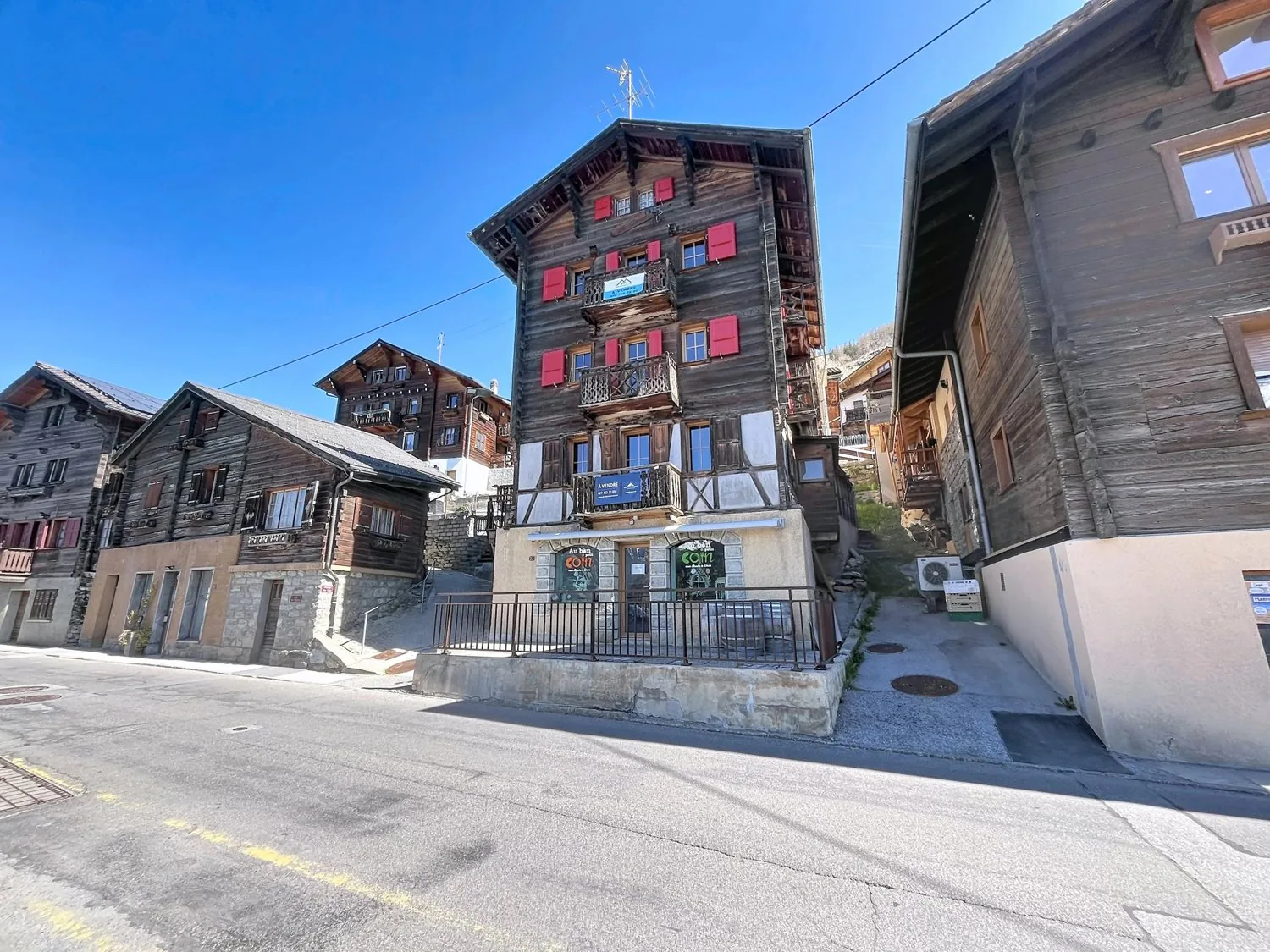 Appartement avec potentiel de rénovation et vue sur les montagnes