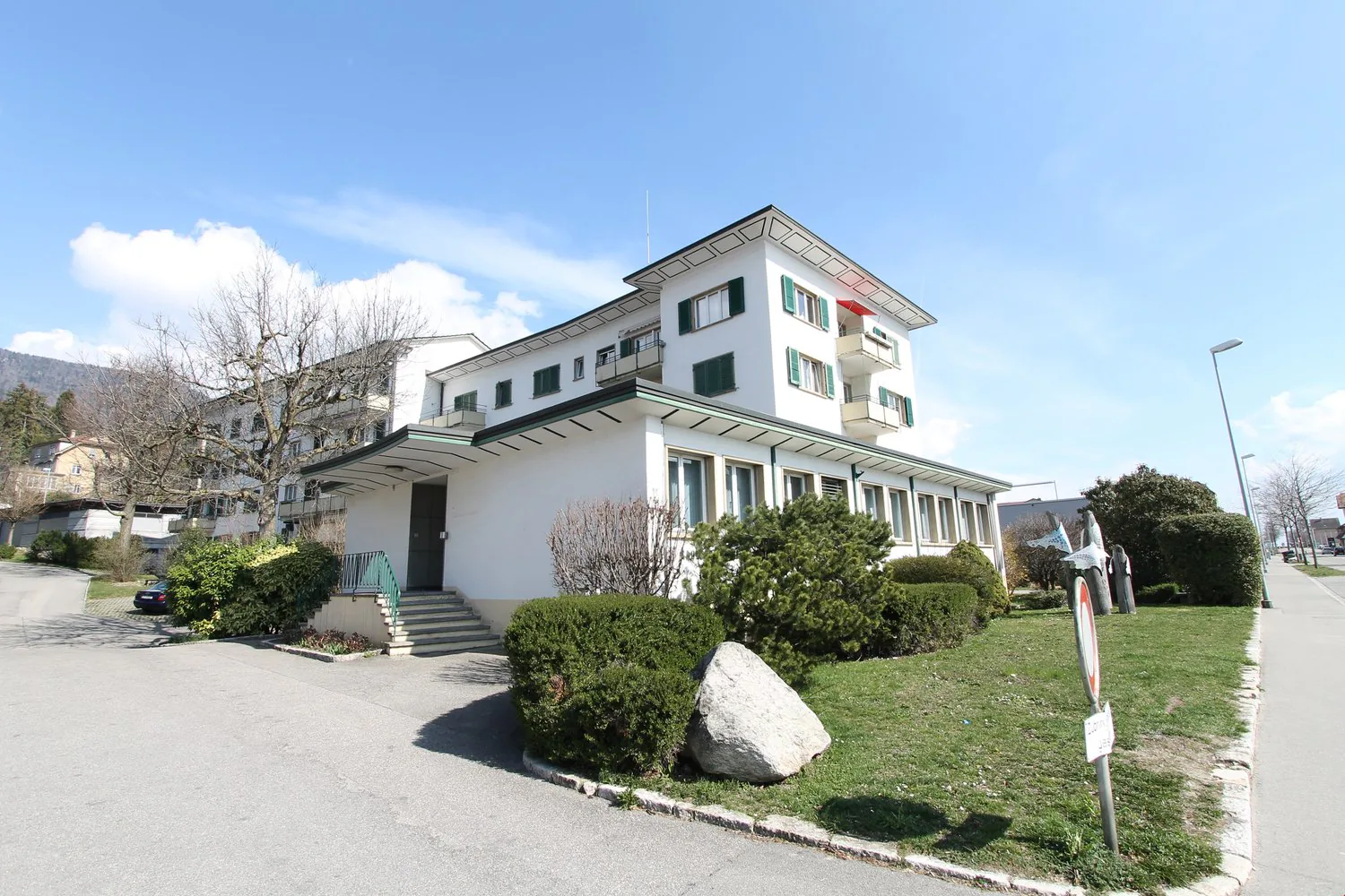 2-Bedroom Apartment for Rent in Top Location