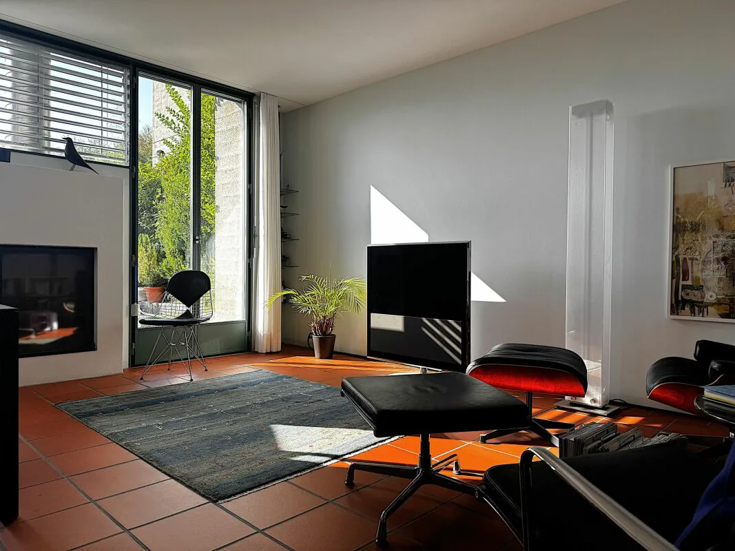 Architettura senza tempo che incontra una sorprendente qualità abitativa