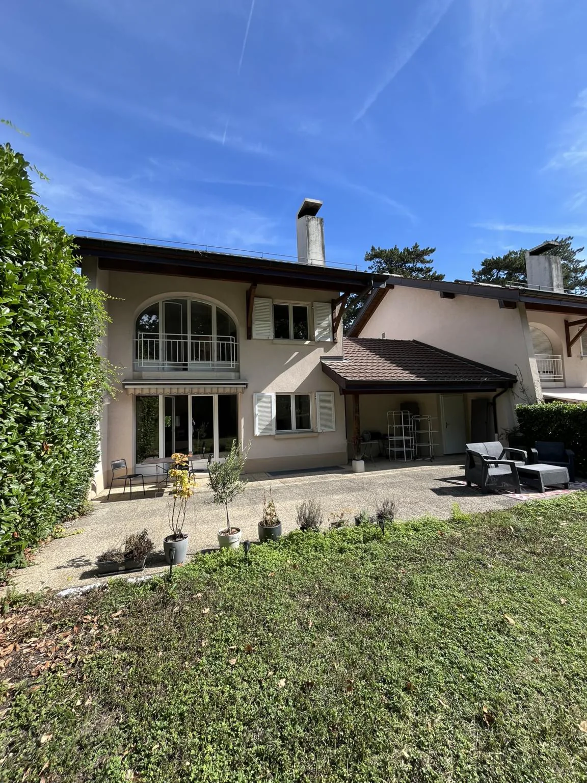 Schöne Villa in Versoix im ruhigen Bereich