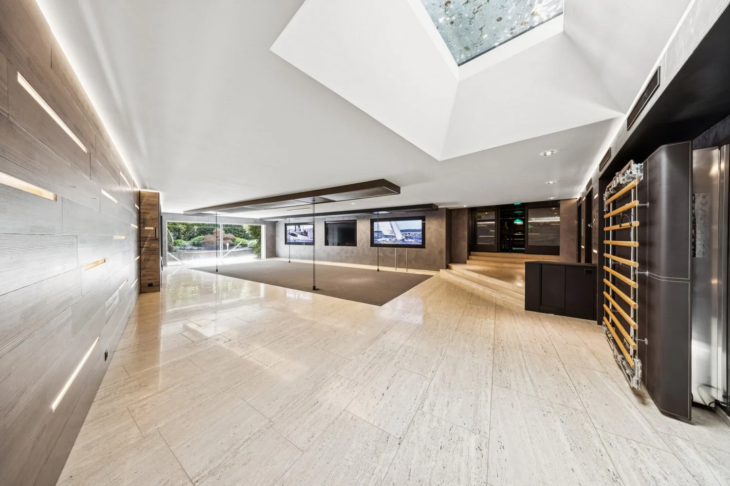 Exceptional residence located in the heart of the prestigious embassy quarter