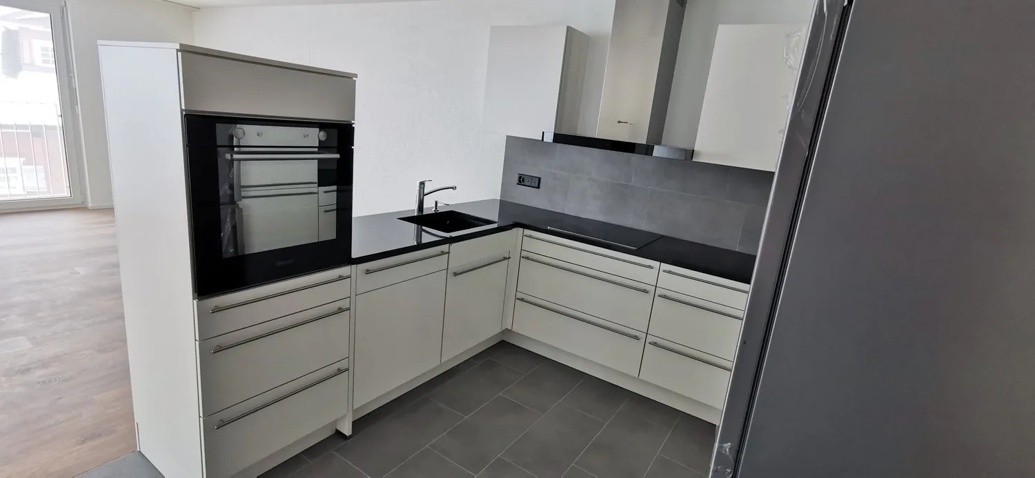 sehr attraktive und grosse, helle 3,5-Zimmerwohnung D02