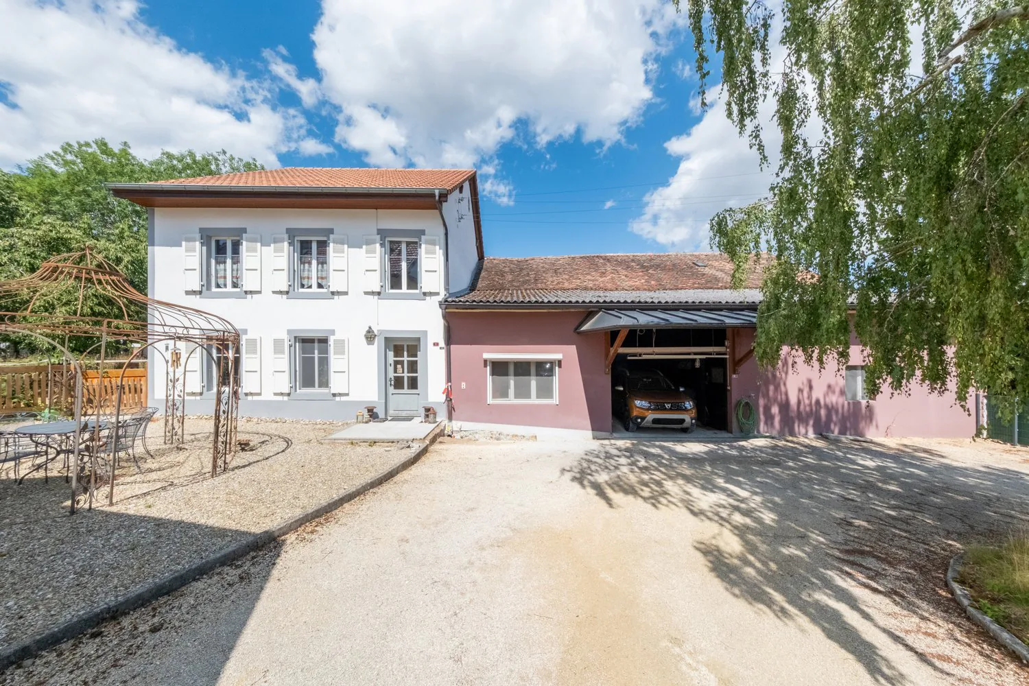 MAISON DE CARACTÈRE AVEC DEUX LOGEMENTS ET DÉPENDANCES