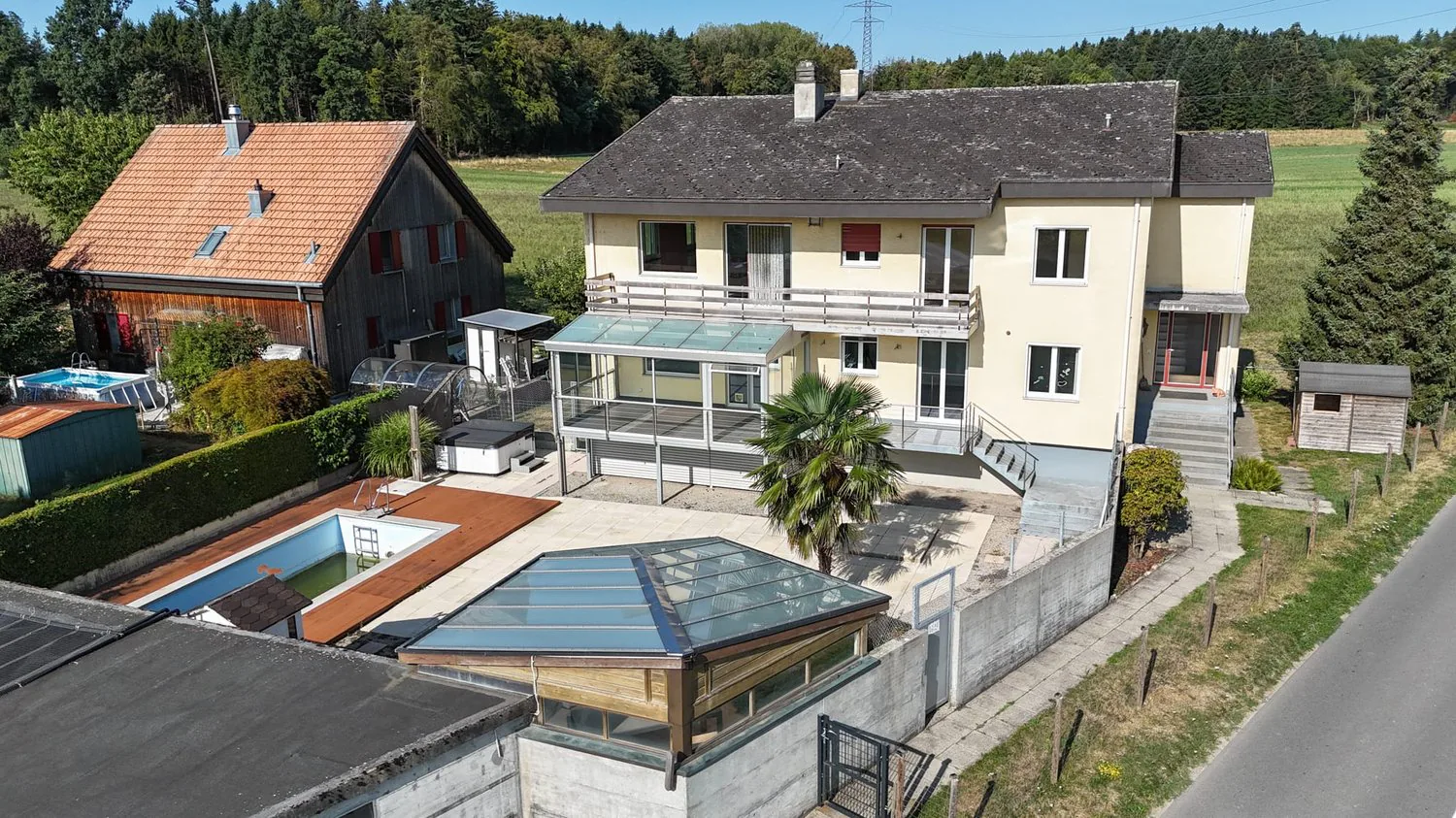 Deux unités de résidence, des possibilités infinies - votre nouvelle maison avec oasis de bien-être privée