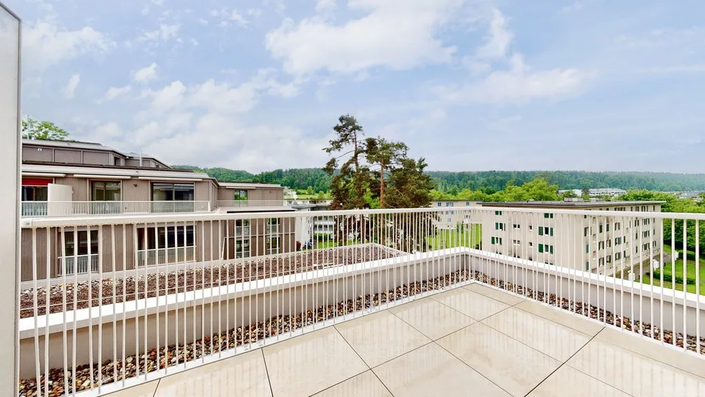 Appartement maisonnette moderne 2 pièces avec balcon à Zürich-Stettbach