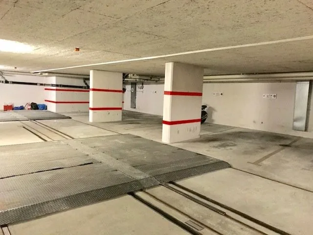 Parking space in underground garage - Zurich District 8