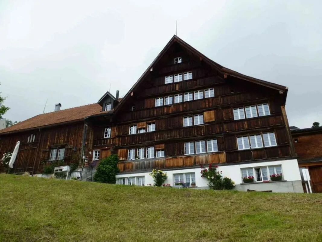 Ruhige 5½-Zimmer-Maisonette-Dachwohnung mit viel Charme an wunderschöner Lage
