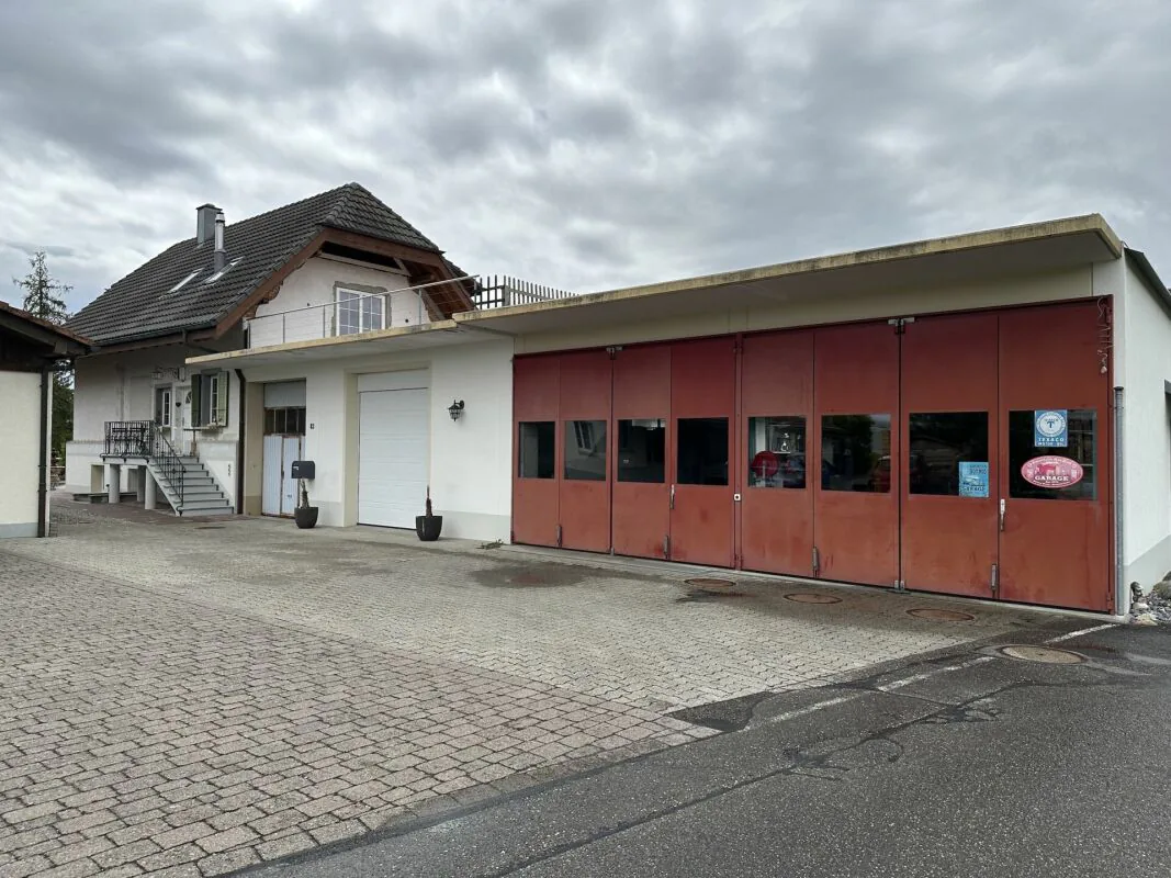Maison d'habitation rénovée avec atelier - beaucoup d'espace pour vous et vos véhicules