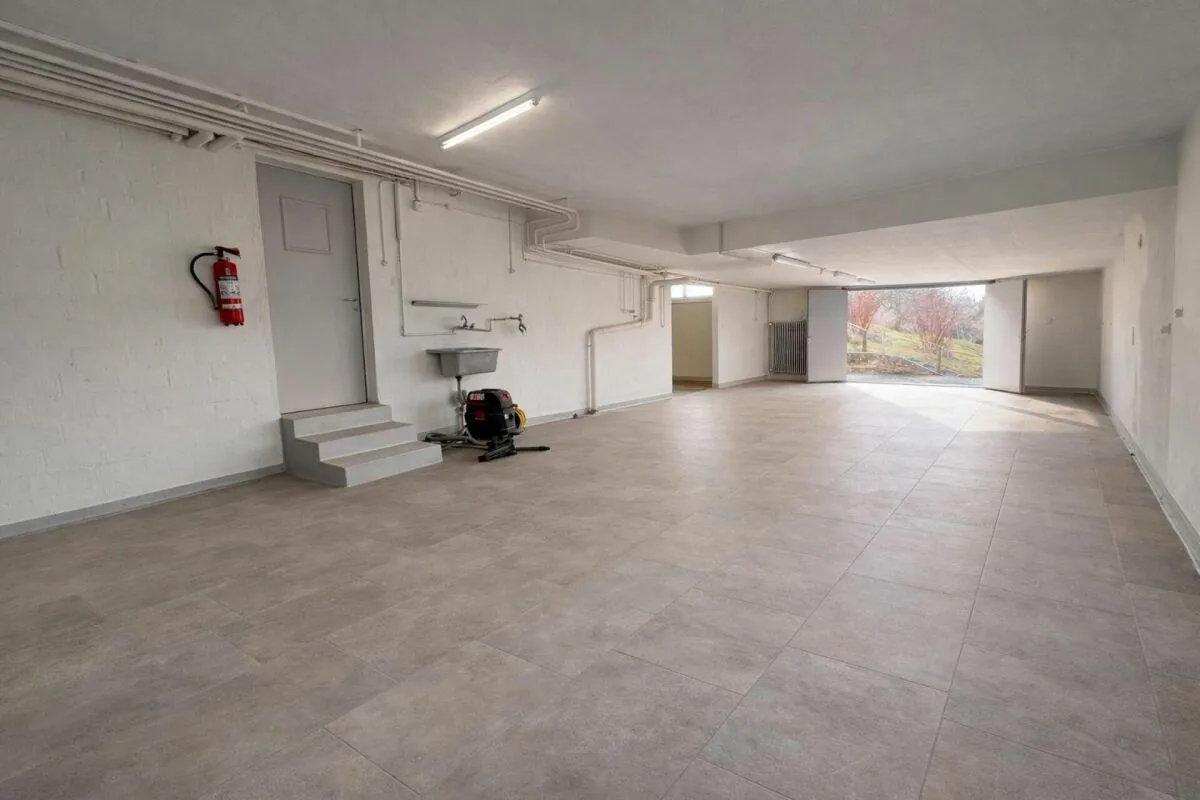 Espace commercial polyvalent avec 2 places de parking