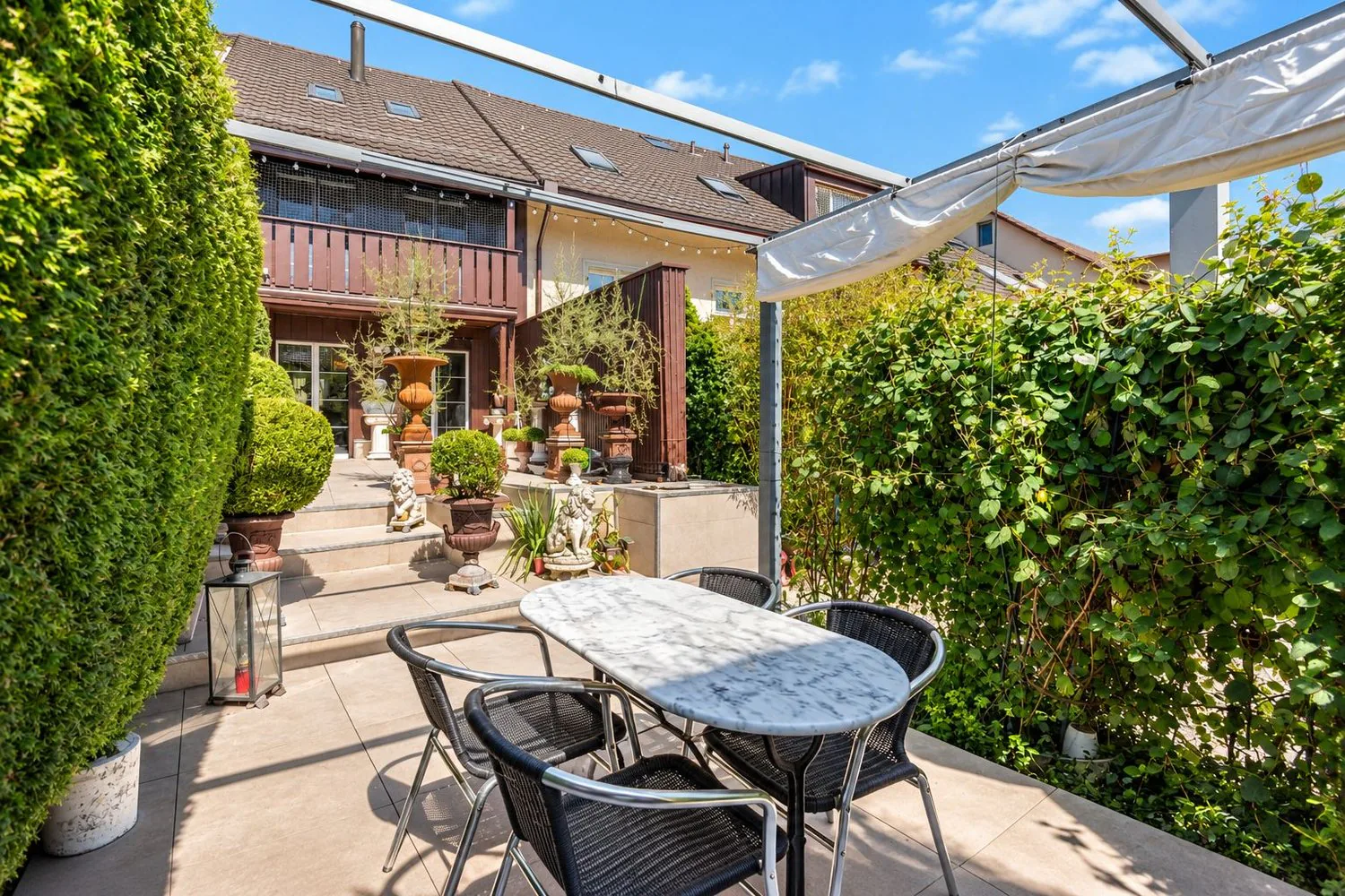 5.5-room house with protected garden paradise in Stadel