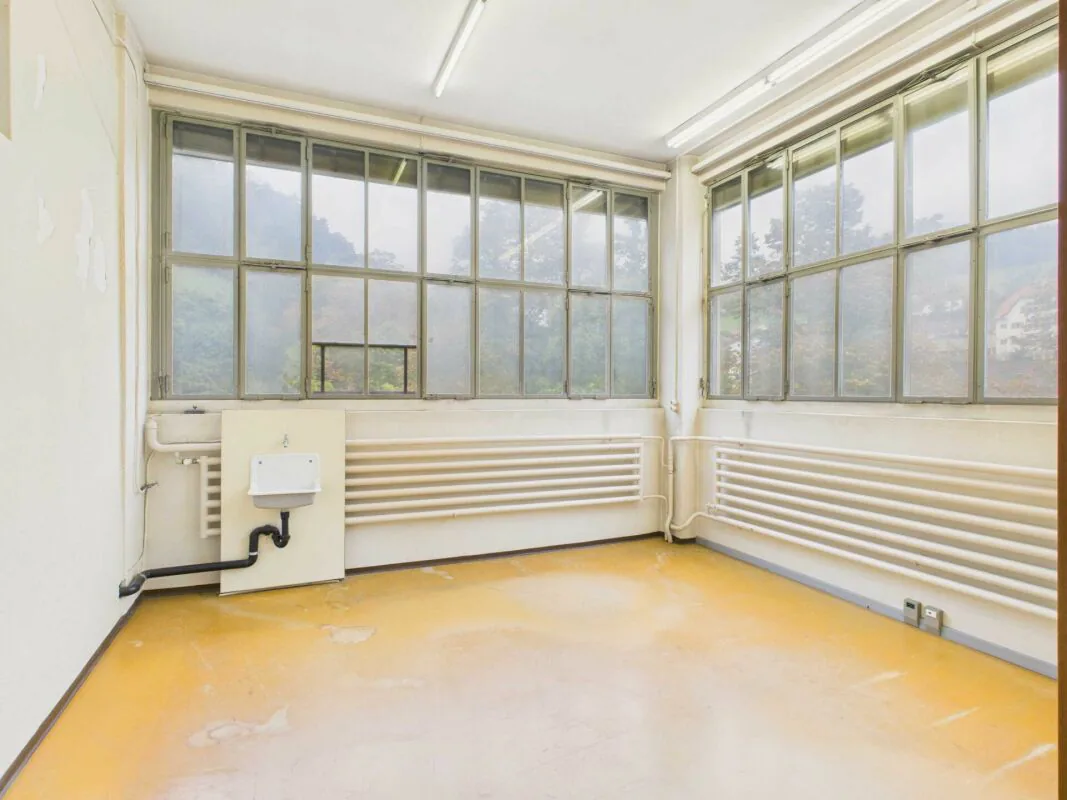Versatile storage, hobby or office space for rent
