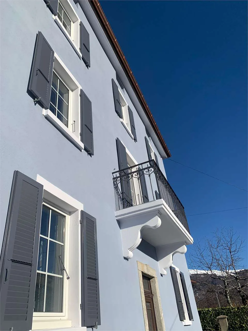 Valcolla-Insone: maison avec 3 appartements et terrain constructible