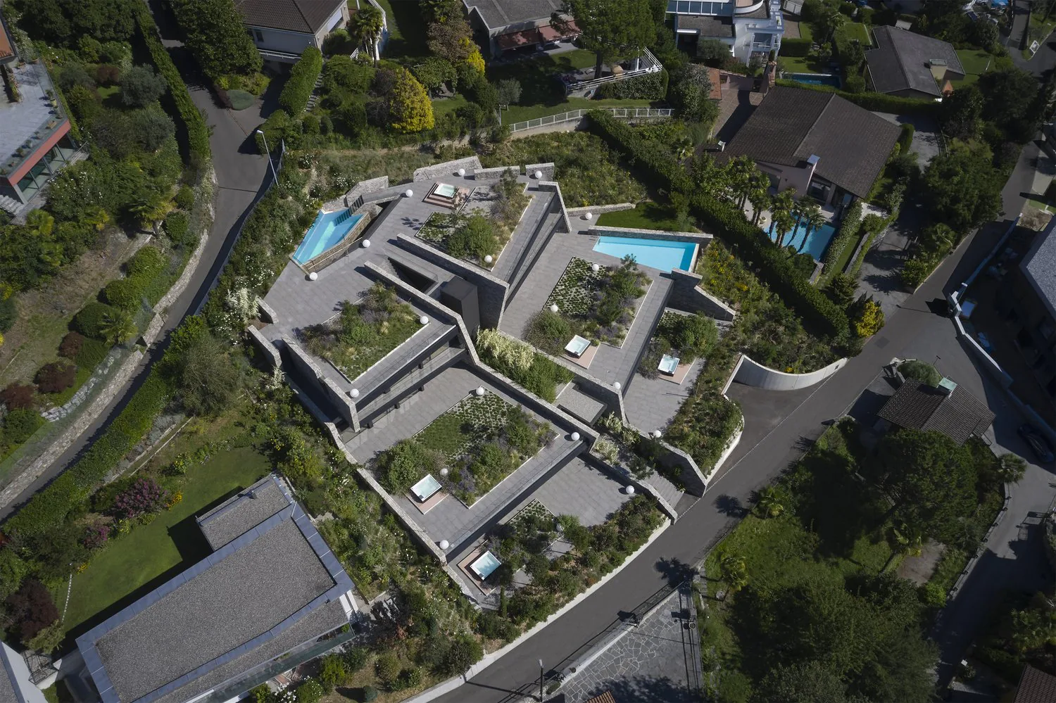 LIBELLULA RESIDENCE: Stupendo appartamento con enorme giardino e vista lago