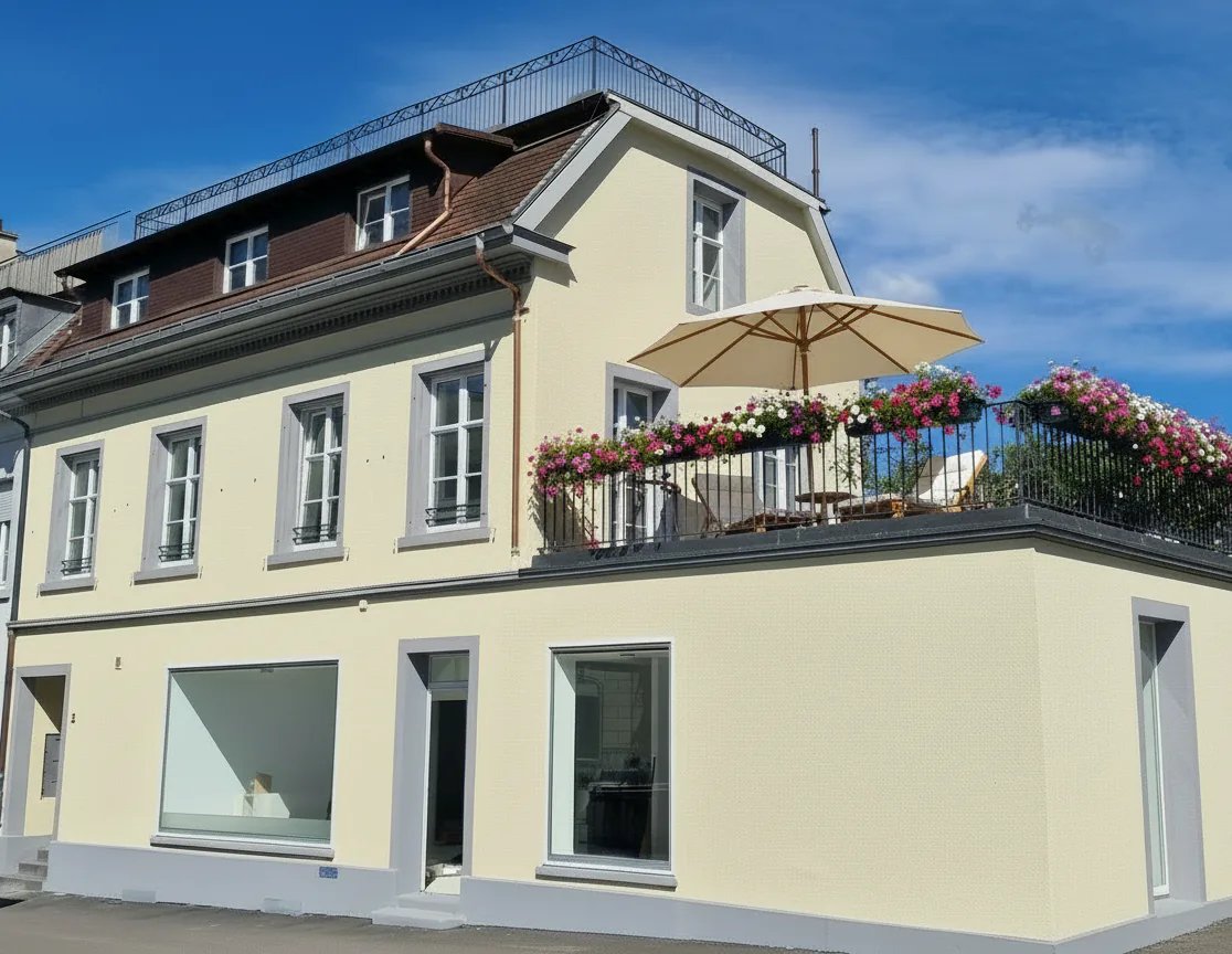 Charmante 2.5-Zimmer-Altbauwohnung, vollständig renoviert, mit grosser Sonnenterrasse