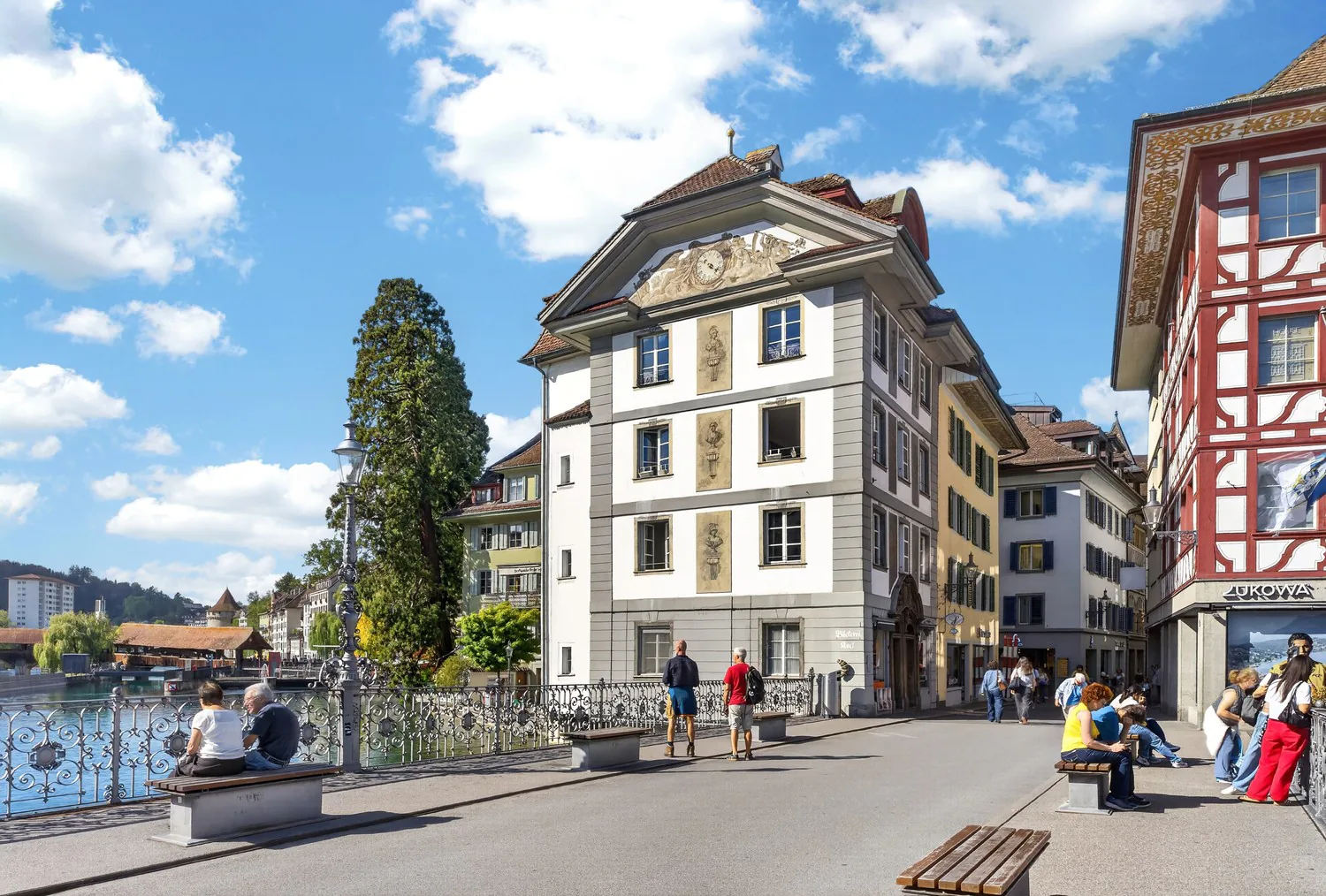 Historic living directly on the Reuss 3-room apartment in the old town of Lucerne