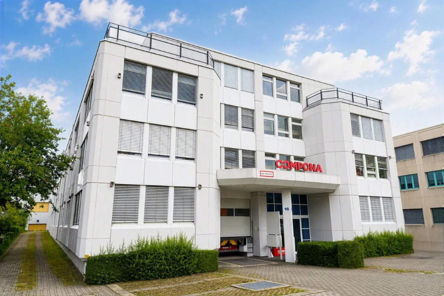 Immeuble commercial à locataire unique dans un emplacement attractif