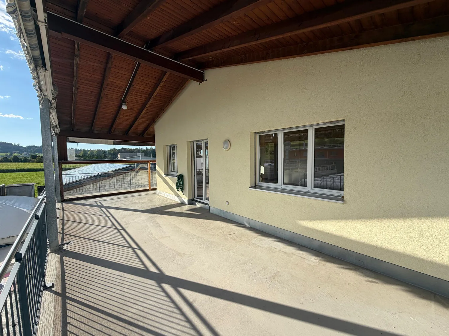 Ampio appartamento di 5,5 locali mansardato con vista panoramica e ufficio separato