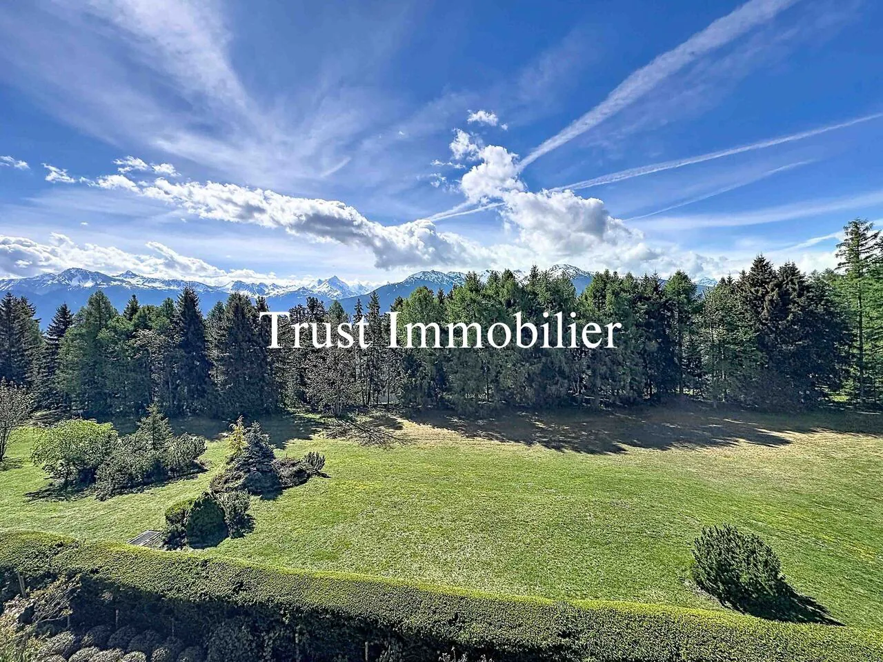 RARE. 9.5 rooms for rent in a natural setting, 2 steps from the Crans Center