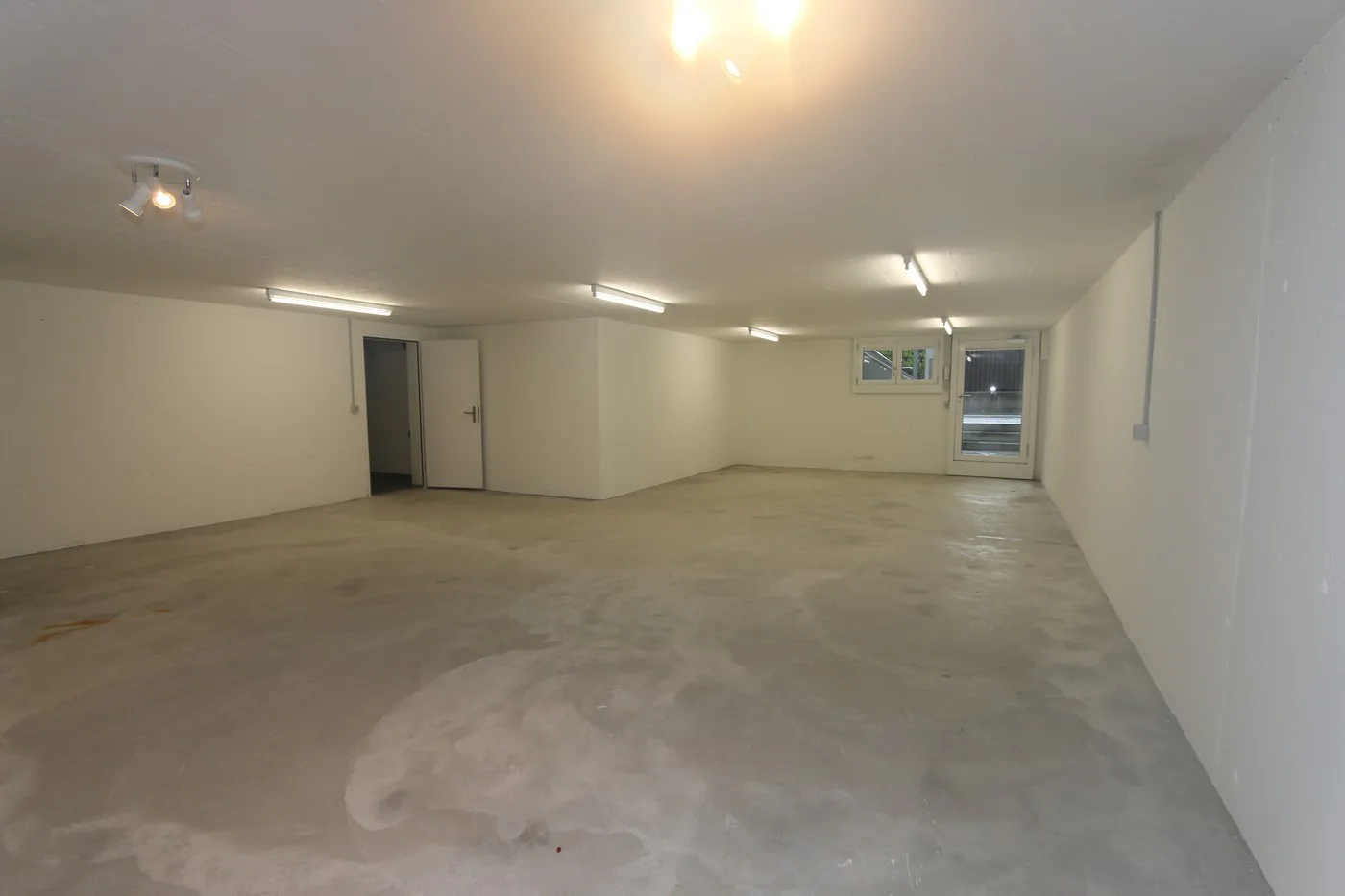 Storage room with wet cell