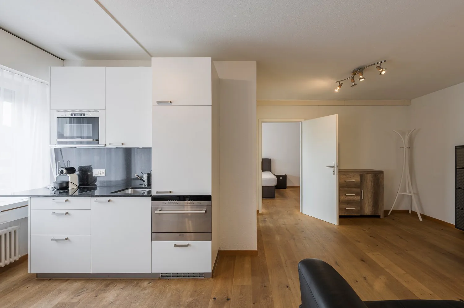 Möblierte 2-Zimmer-Wohnung, 58.2 m2, 5. Stock, NK inklusive, CHF 1'150