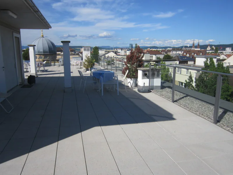 Business Apartment quiet & central with breathtaking panoramic view on roof deck!