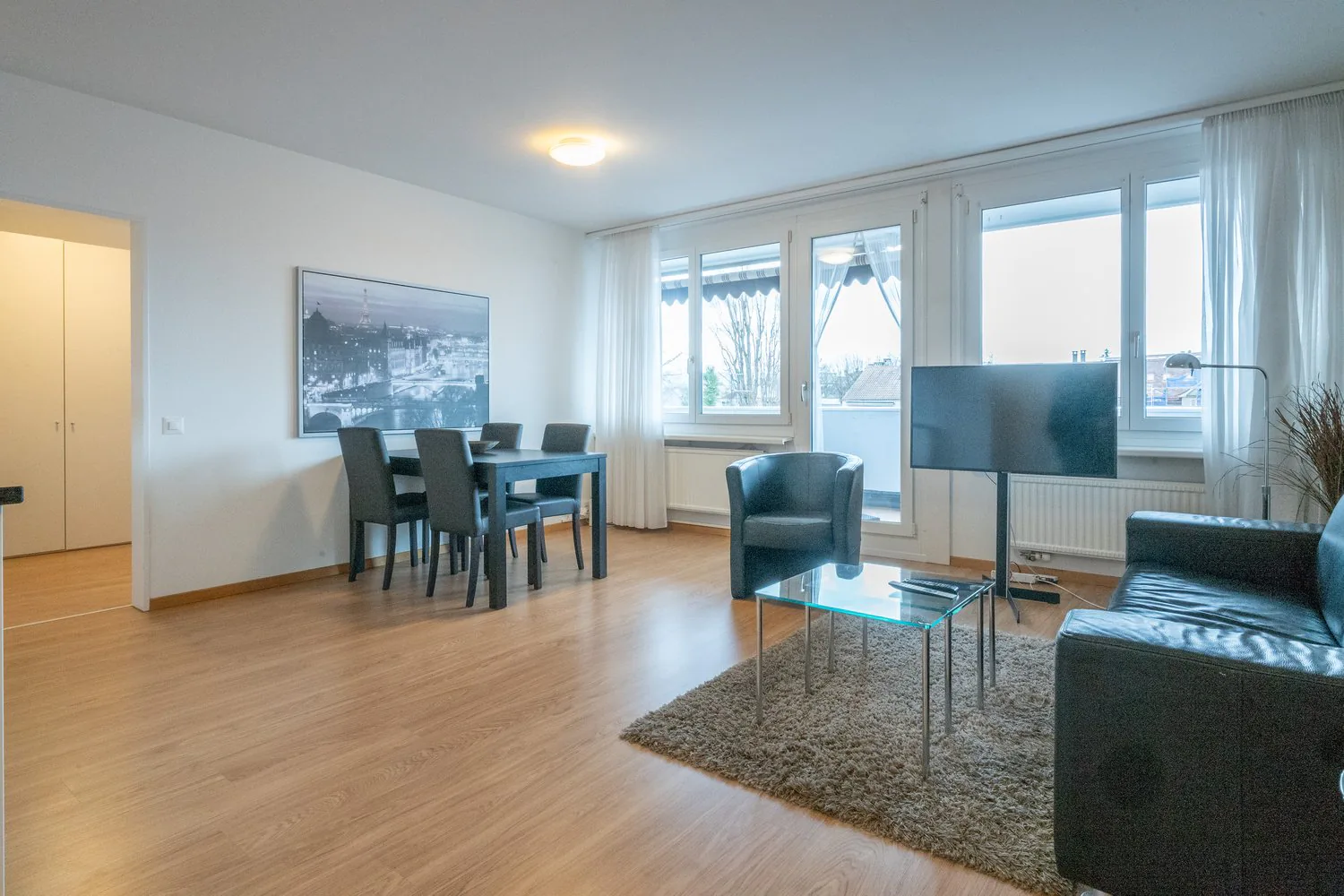 Welcome to Mittlere Strasse 142 in Basel!