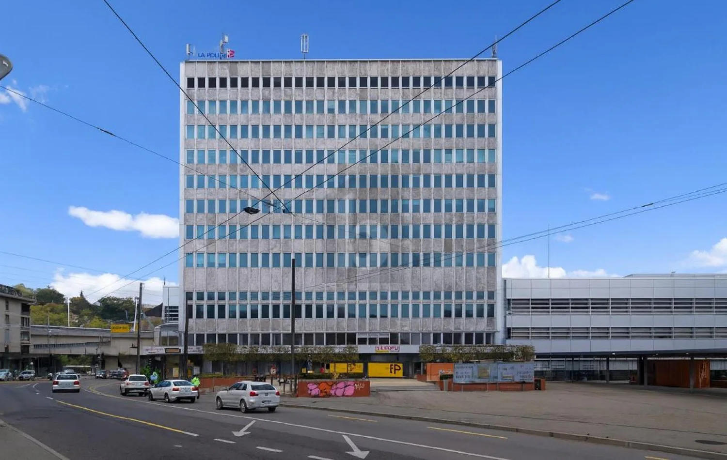 ARBEITSRAUM MIT PANORAMABLICK