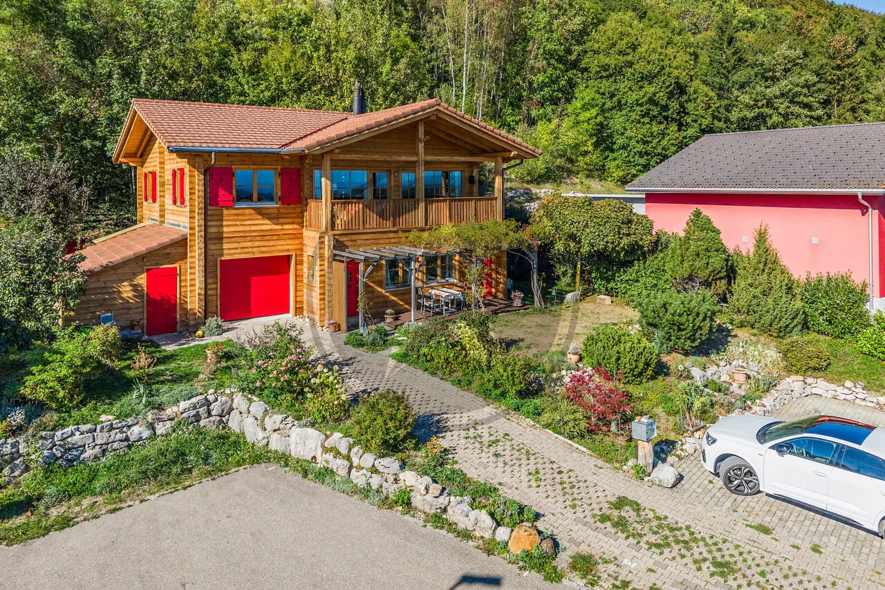 Une maison chaleureuse aux multiples possibilités à Diesse