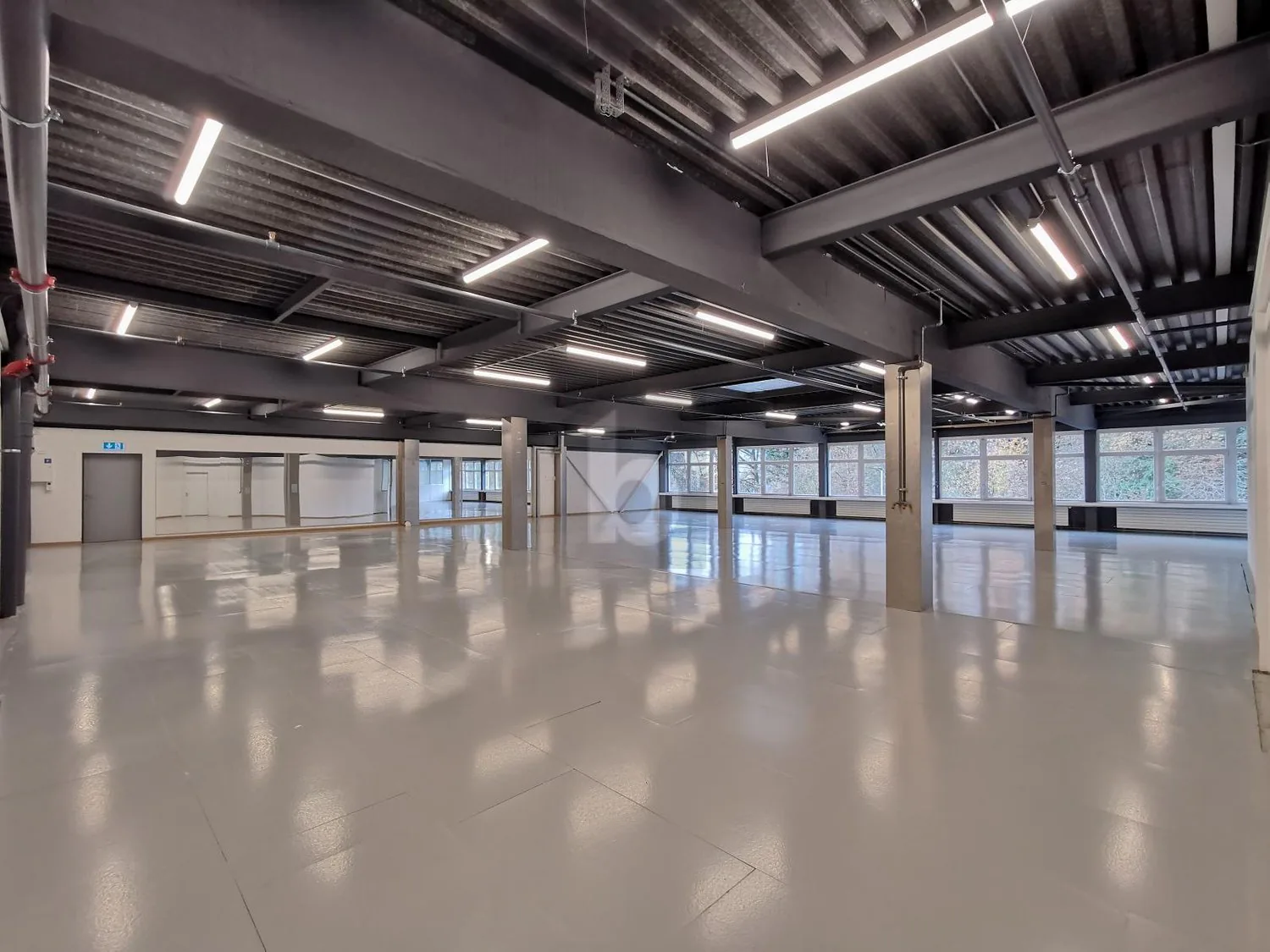 MULTIFUNCTIONAL ROOM - OFFICE / STORAGE / PRODUCTION