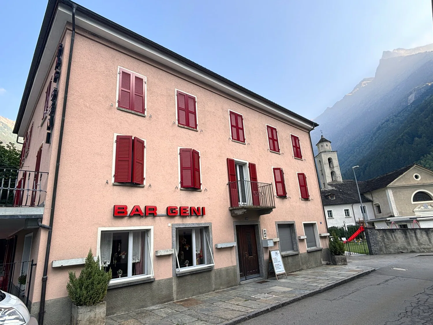 AFFITTASI A MESOCCO STORICO BAR GENI