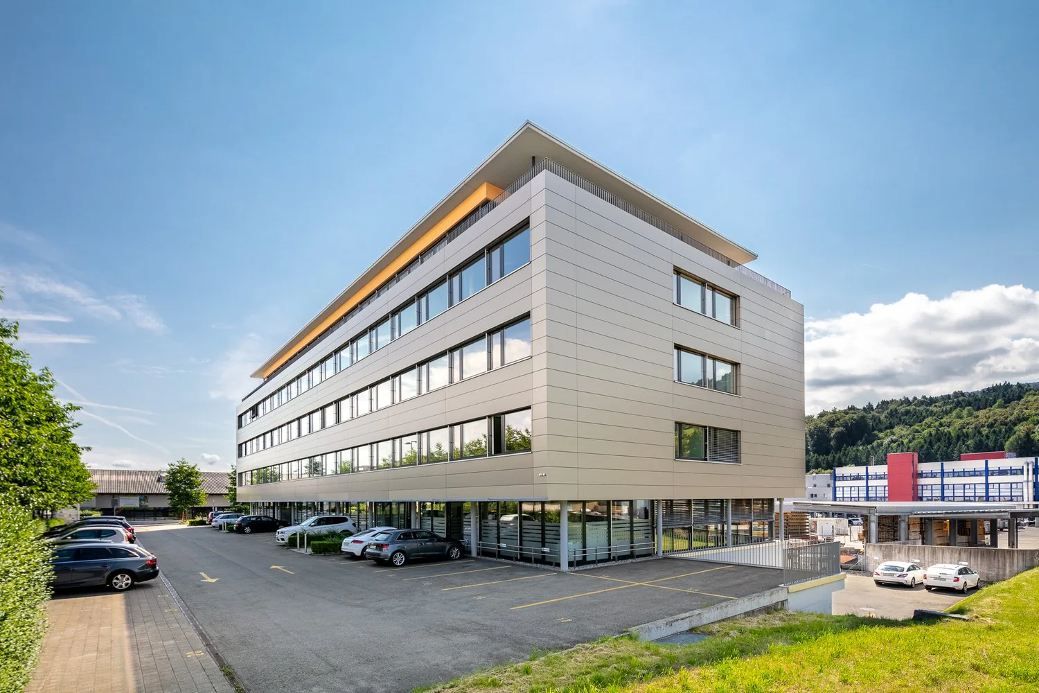 672 m² d'espace de bureau avec beaucoup de lumière du jour et des concepts de pièces flexibles